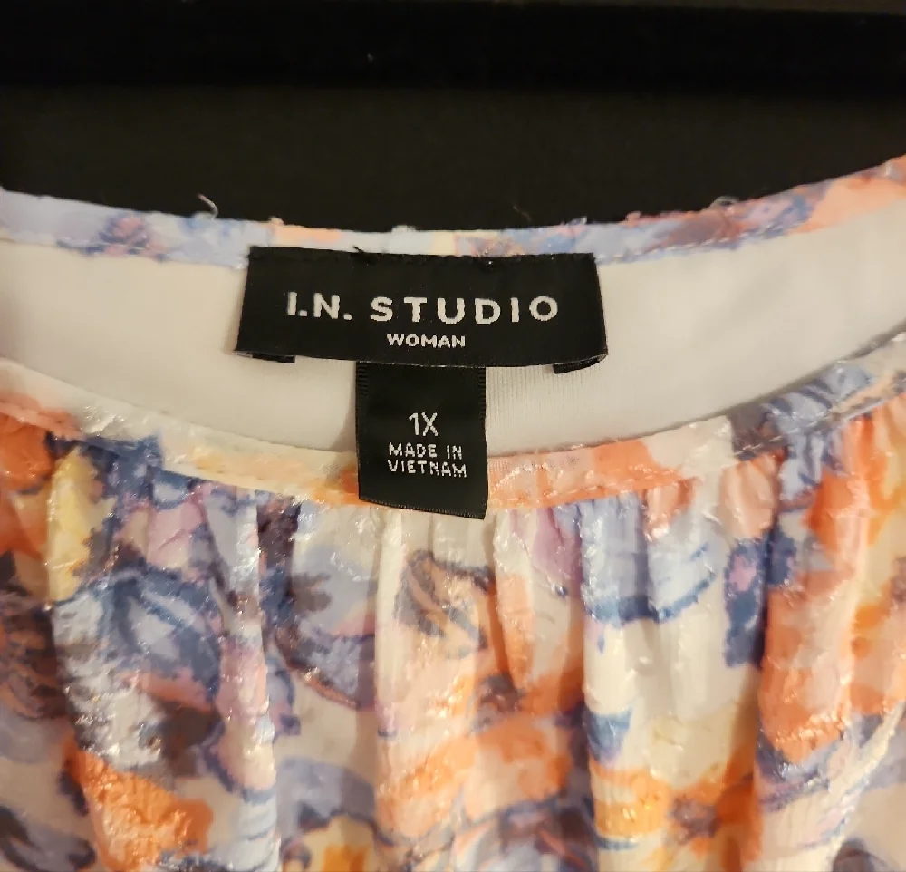 I.N. Studio Women's Boho Top 1X Floral Pink Blue NWT
